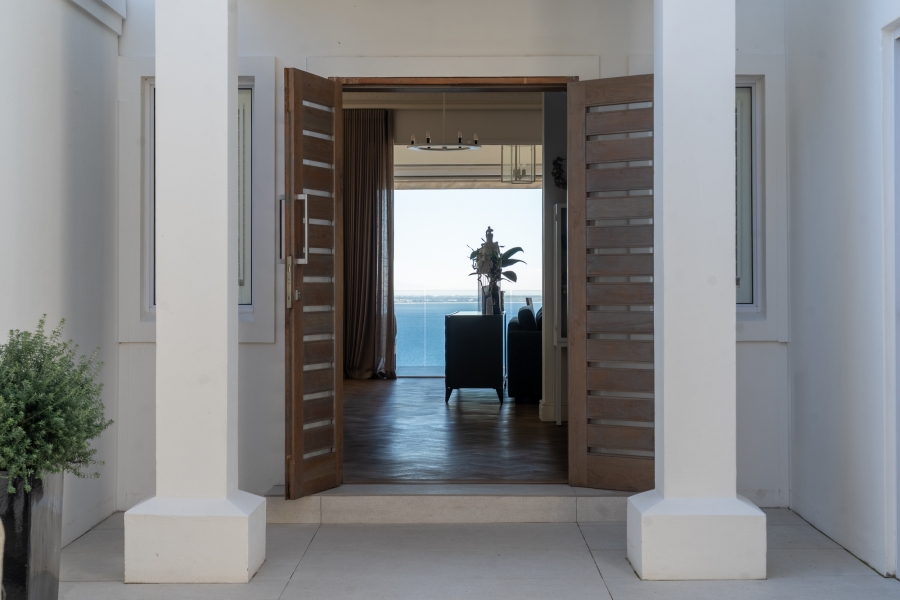 6 Bedroom Property for Sale in Simons Kloof Western Cape